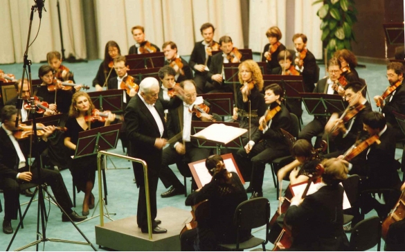 Festival K 1991 - Collezione Biblioteca Comunale G.D. Romagnosi: settembre 1991 - Il Maestro Gianandrea Gavazzeni dirige l'Orchestra Sinfonica Arturo Toscanini nell'amibito della rassegna concertistica che si è tenuta per tanti anni nell'Auditorium Europa del Palazzo dei Congrssi