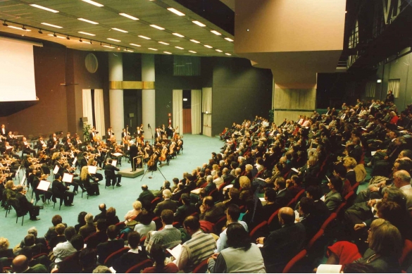 Il Maestro Gvazzeni al Festival K di Salsomaggiore Terme  - Collezione Biblioteca Comunale G.D. Romagnosi: 29 ottobre 1992 Auditorium Europa - Concerto con L'Orchestra Arturo Toscanini, dirige il Maestro Gianandrea Gavazzeni