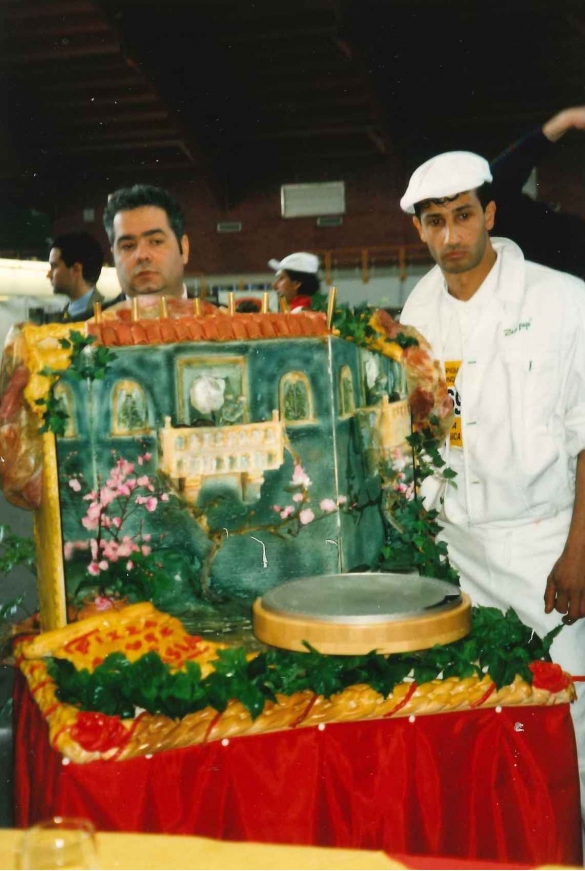 1995 Campionato Mondiale della Pizza a Salsomaggiore Terme - Collezione BIblioteca G.D.Romagnosi: Aprile 1995 - 4 edizione dei campionati: la scenografia per la presentazione della pizza