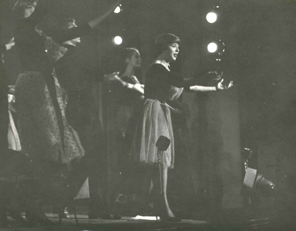 Delia Scala Show - - Collezione BIblioteca G. D. Romagnosi: 17 giugno 1961 - Delia Scala sul palco del Teatro Nuovo di Salsomaggiore