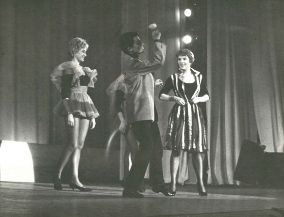 Delia Scala Show - - Collezione BIblioteca G. D. Romagnosi: 17 giugno 1961 - Delia Scala nello spettacolo di rivista al Teatro Nuovo di Salsomaggiore