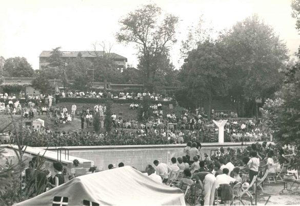 Premio Nazionale Alta Moda - Collezione BIblioteca G. D.Romagnosi: 23-24 settembre 1961 - Défilé di alta moda in piscina Leoni