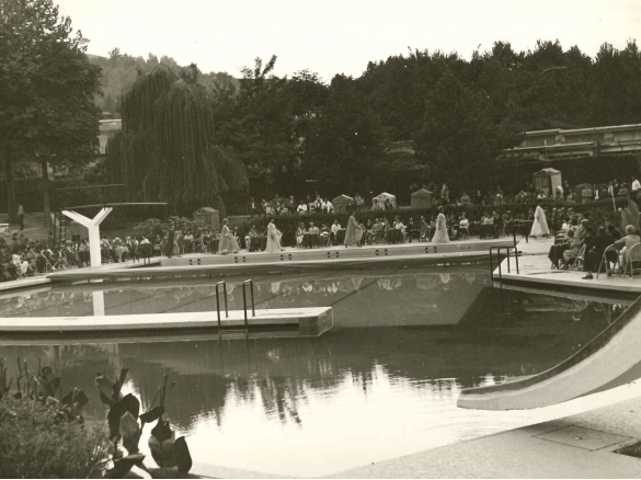 Premio Nazionale Alta Moda - Collezione BIblioteca G. D.Romagnosi: 23-24 settembre 1961 - Défilé di alta moda in piscina Leoni