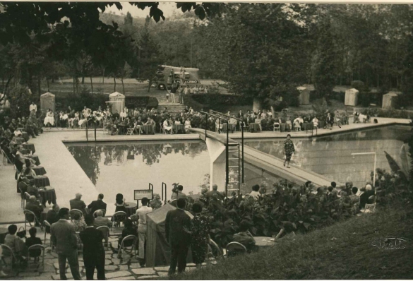 Premio Nazionale Alta Moda - Collezione BIblioteca G. D.Romagnosi: 23-24 settembre 1961 - Défilé di alta moda in piscina Leoni