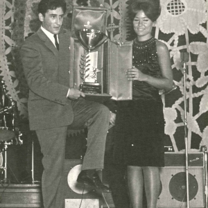 Festival Europeo del Juke Box  : 21 settembre 1961 - IL cantante Pino Donaggio riceve una premiazione
