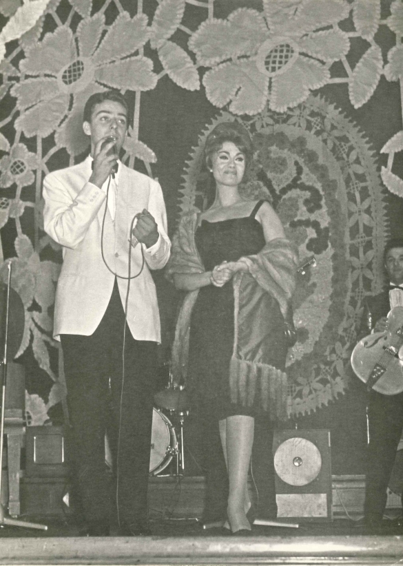 Festival Europeo del Juke Box  : 21 settembre 1961 - Daniele Piombi sul palco, accompagnato da una gentil dama