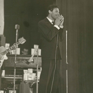 Festival Europeo del Juke Box : 21 settembre 1961 - Il cantante francese George Moustaki sul palco di Salsomaggiore Terme