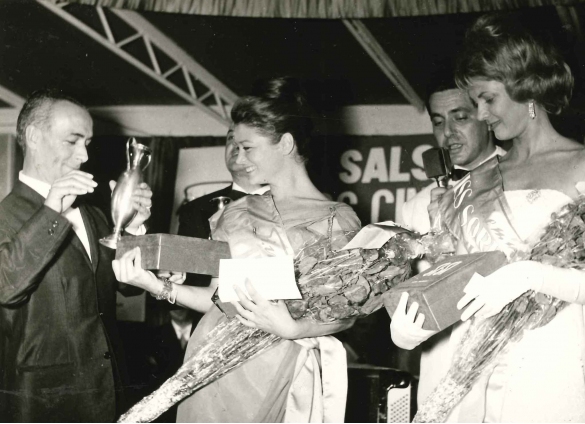 1961 Concorso Nazionale Miss Cinema- Collezione Biblioteca Comunale G.D. Romagnosi: 25 giugno 1961 - Le vincitrici del concorso: Miss Cinema Milla Sonnoner e Miss Sorriso Carolyn Faye
