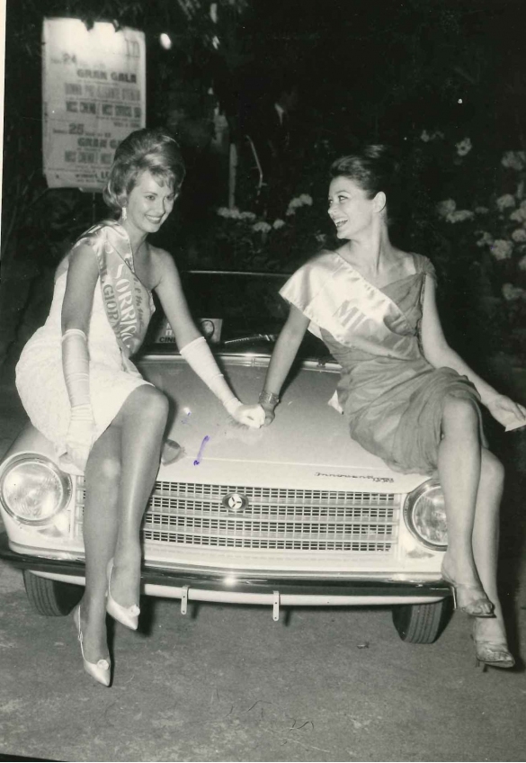 1961 Concorso Nazionale Miss Cinema- Collezione Biblioteca Comunale G.D. Romagnosi: 25 giugno 1961 - Le vincitrici Miss Cinema Milla Sannoner e Miss Sorriso Carolyn Faye