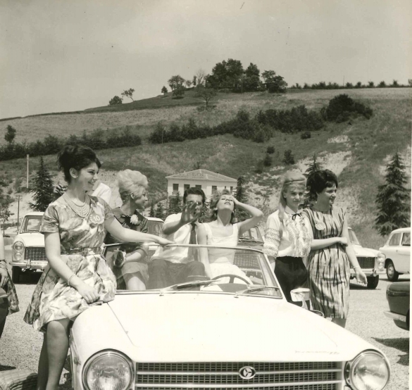 1961 Concorso Nazionale Miss Cinema- Collezione Biblioteca Comunale G.D. Romagnosi: 24 giugno 1961 - Le candidate miss, a Tabiano per il carosello autmobilistico