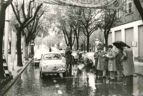 Gara Automobilistica - Collezione BIblioteca G.D.Romagnosi: 1961, Ponte automobilistico Napoli-Milano organizzato dai giornali 'Il mattino' e 'Corriere di Napoli'	