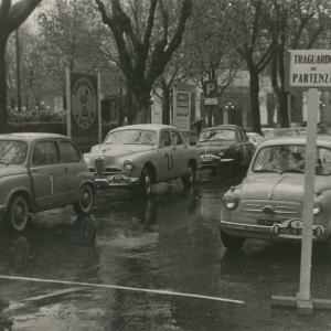 Gara Automobilistica - Collezione BIblioteca G.D.Romagnosi: 1961, Ponte automobilistico Napoli-Milano organizzato dai giornali 'Il mattino' e 'Corriere di Napoli'	