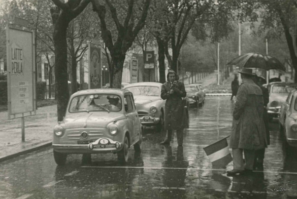 Gara Automobilistica - Collezione BIblioteca G.D.Romagnosi: 1961, Ponte automobilistico Napoli-Milano organizzato dai giornali 'Il mattino' e 'Corriere di Napoli'	