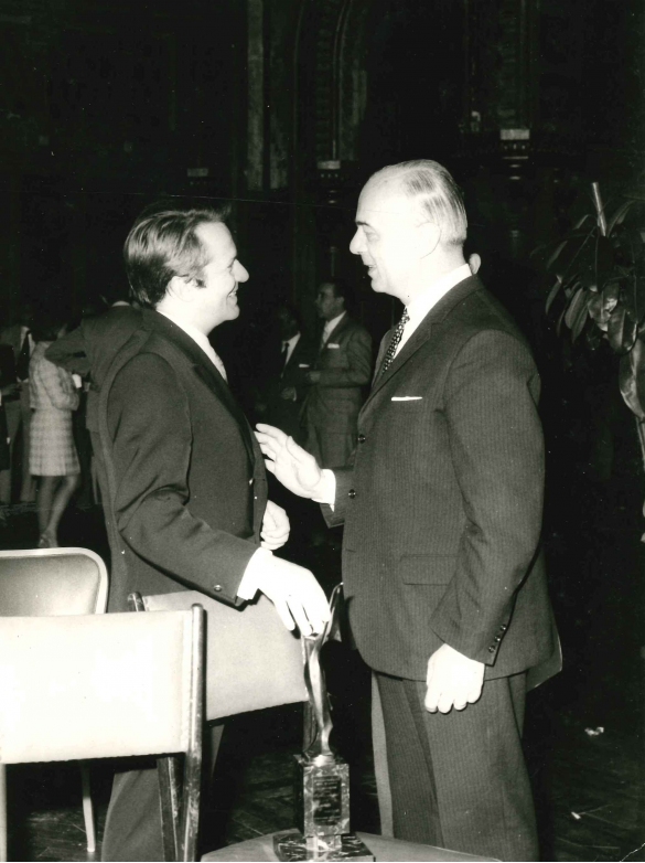 - Collezione Biblioteca comunale G.D. Romagnosi: Anni '60 del Novecento - L'artista Alighiero Noschese durante un evento a Salsomaggiore