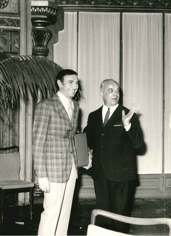 Pippo Baudo Ospite a Salsomaggiore - Collezione Biblioteca Comunale: Anni '60 del Novecento - Salone Moresco, il celebre conduttore televisivo ritira un premio 