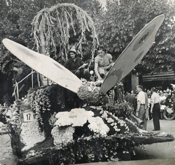 1950 Corso di Fiori - Collezione BIblioteca G.D.Romagnosi: Giugno 1950 - Il carro n. 17 La Vispa Teresa