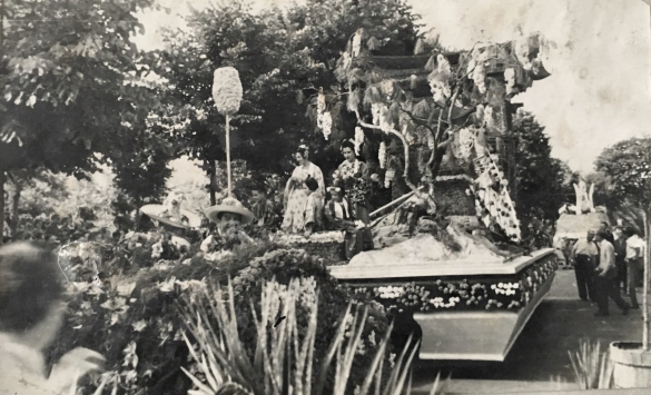 1950 Corso di Fiori - Collezione BIblioteca G.D.Romagnosi: Giugno 1950 - Carro fiorito: C'era una volta