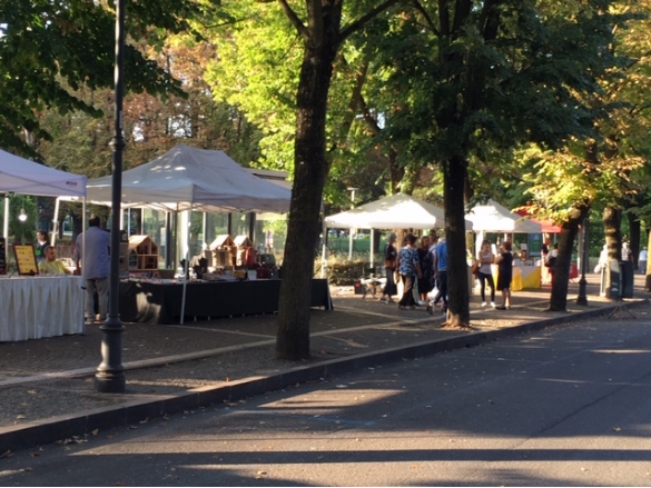 Bamcarelle sul viale: 