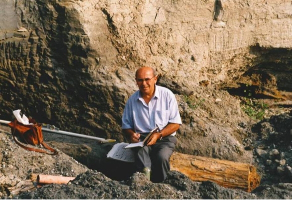Torrente Stirone: 1998 – Il paleontologo Raffaele Quarantelli nell’area di Laurano per il recupero dell’Abete Bianco carbonizzato databile a circa novecentomila anni fa