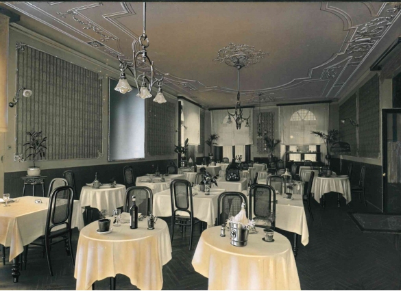 Vecchia Salso - Collezione Fotografica Digitale Famiglia Marzaroli: Primi del Novecento - La sala da pranzo dell'Albergo Cavour