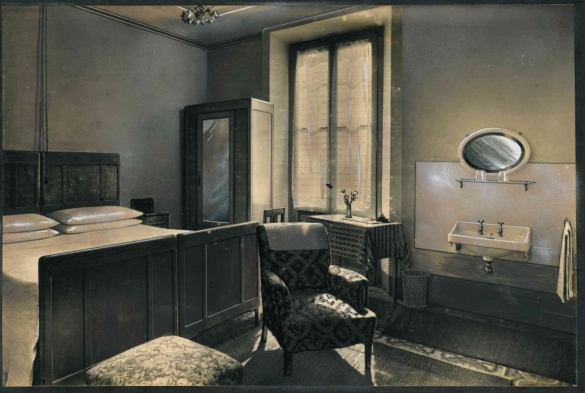Vecchia Salso - Collezione Fotografica Digitale Famiglia Marzaroli: Primi del Novecento - Albergo Moderno, interno della camera
