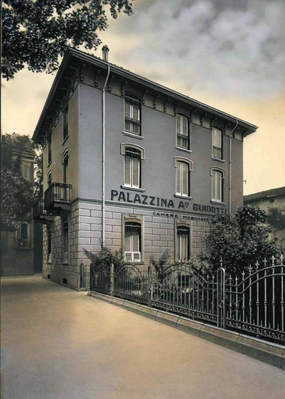 Vecchia Salso - Collezione Fotografica Digitale Famiglia Marzaroli: Primi del Novecento - Palazzina Guidotti, era una dependance dell'Albergo del Pavone (poi Hotel de la Ville)
