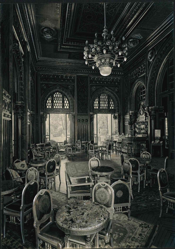 Vecchia Salso - Collezione Fotografica Digitale Famiglia Marzaroli: Primi del Novecento - Grand Hotel des Thermes, il bar in sala Lampadario, che si affaccia sul loggiato del palazzo