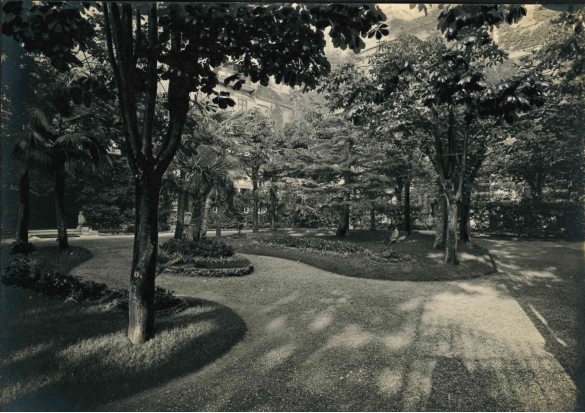Vecchia Salso - Collezione Fotografica Digitale Famiglia Marzaroli: Primi del Novecento - Grand Hotel des Thermes, giardino esterno