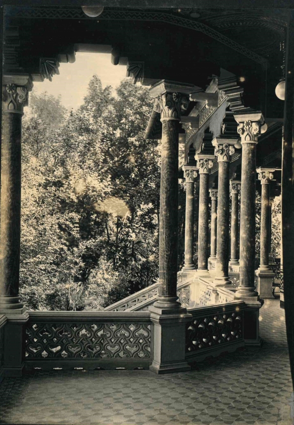 Vecchia Salso - Collezione Fotografica Digitale Famiglia Marzaroli: Primi del Novecento - Grand Hotel des Thermes, il Loggiato