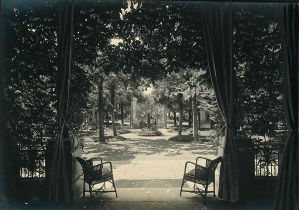 Vecchia Salso - Collezione Fotografica Digitale Famiglia Marzaroli: Primi del Novecento - Veduta del giardino del Grand Hotel des Thermes