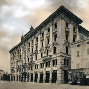 Vecchia Salso - Collezione Fotografica Digitale Famiglia Marzaroli: Primi del Novecento - Grand Hotel Regina, la facciata