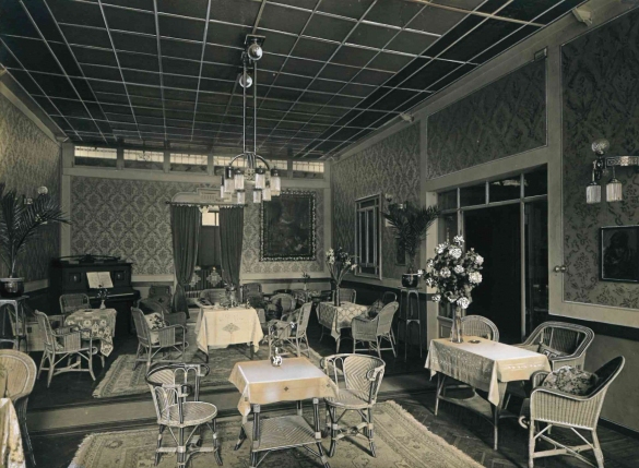 Vecchia Salso - Collezione Fotografica Digitale Famiglia Marzaroli: Primi del Novecento - Grand Hotel Regina, salotto