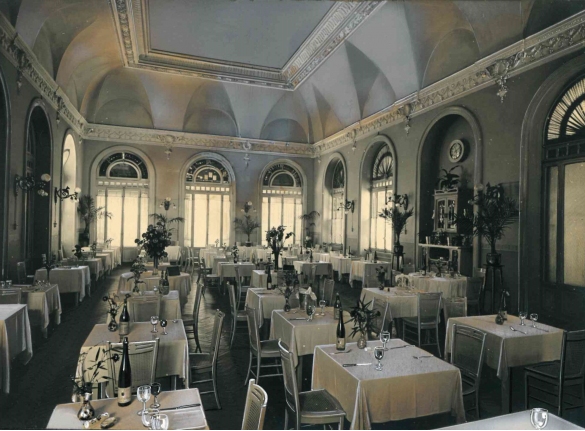 Vecchia Salso - Collezione Fotografica Digitale Famiglia Marzaroli: Primi del Novecento - La meravigliosa sala da pranzo delGrand Hotel Regina