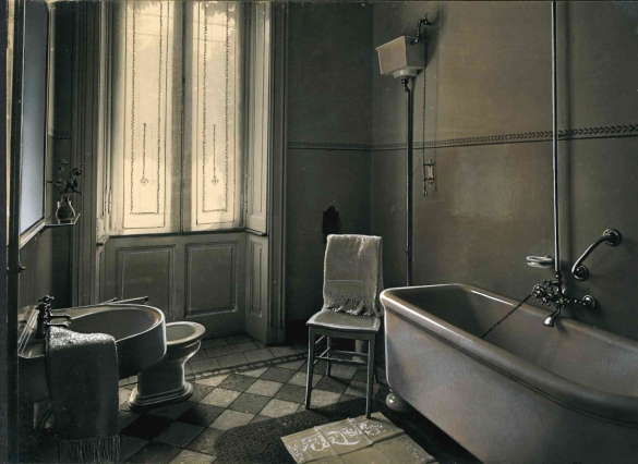 Vecchia Salso - Collezione Fotografica Digitale Famiglia Marzaroli: Primi del Novecento - Grand Hotel Regina, salle de bain