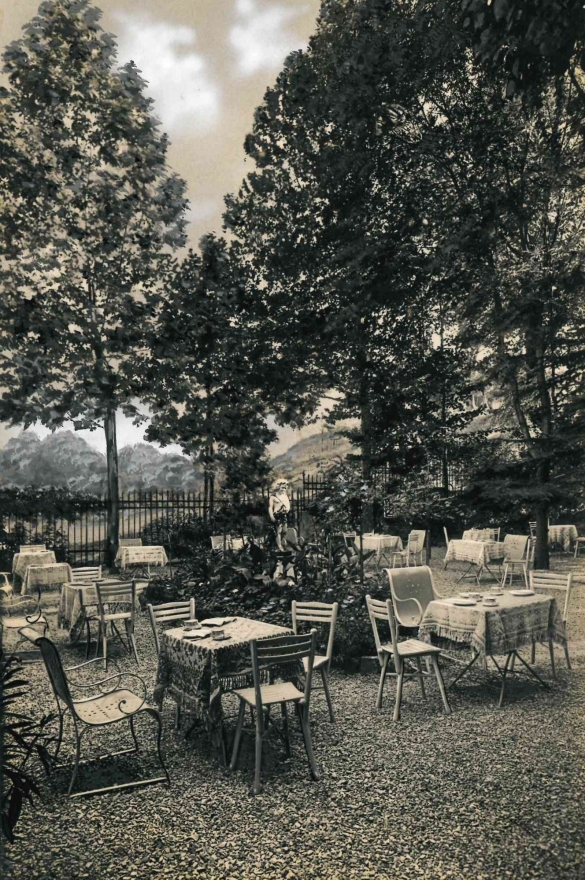 Vecchia Salso - Collezione Fotografica Digitale Famiglia Marzaroli: Primi del Novecento - Grand Hotel Regina, il giardino