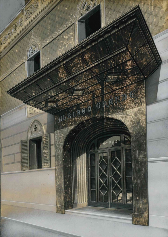 Vecchia Salso - Collezione Fotografica Digitale Famiglia Marzaroli: Primi del Novecento – Albergo Grande Detraz: lingresso dell'albergo