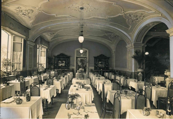Vecchia Salso - Collezione Fotografica Digitale Famiglia Marzaroli: Primi del Novecento – Albergo Grande Detraz: la sala da pranzo