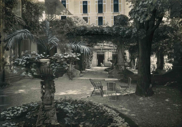 Vecchia Salso - Collezione Fotografica Digitale Famiglia Marzaroli: Primi del Novecento – Grande Albergo Centrale Bagni , il giardino