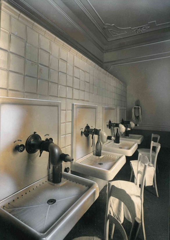 Vecchia Salso - Collezione Fotografica Digitale Famiglia Marzaroli: Primi del Novecento – Grande Albergo Milano, reparto cure termali
