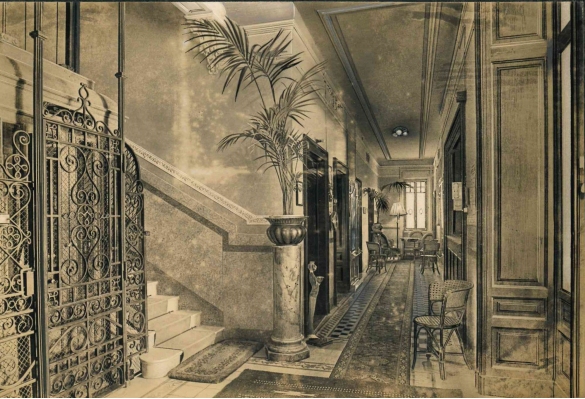 Vecchia Salso - Collezione Fotografica Digitale Famiglia Marzaroli: Primi del Novecento – Albergo Savoia, il vano scale con l'ascensore