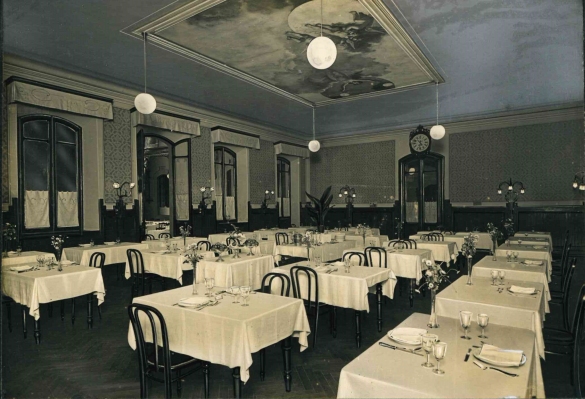 Vecchia Salso - Collezione Fotografica Digitale Famiglia Marzaroli: Primi del Novecento – Albergo Posta, la sala ristorante