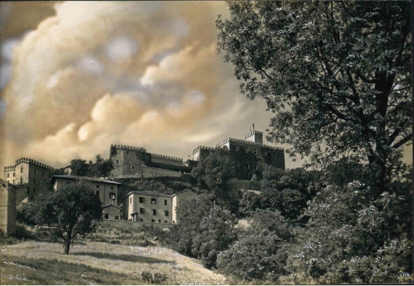 Vecchia Salso - Collezione Fotografica Digitale Famiglia Marzaroli: Primi del Novecento - Vista  panoramica del piccolo borgo di Tabiano Castello