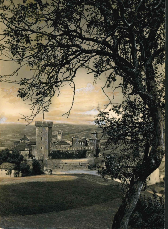 Vecchia Salso - Collezione Fotografica Digitale Famiglia Marzaroli: Primi del Novecento - vista panoramica del Castello di Tabiano