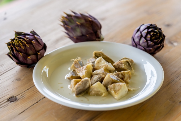 Carciofi Sott'olio dell'antica varietà autoctona di salsomaggiore Terme: Produzione DECO Azienda Colle Rio Stirpi di Moschini  -Foto di Lorenzo Moreni
