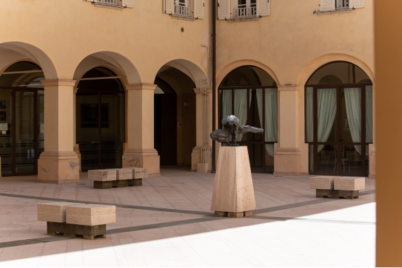 antico palazzo detraz: Particolare del chiostro interno