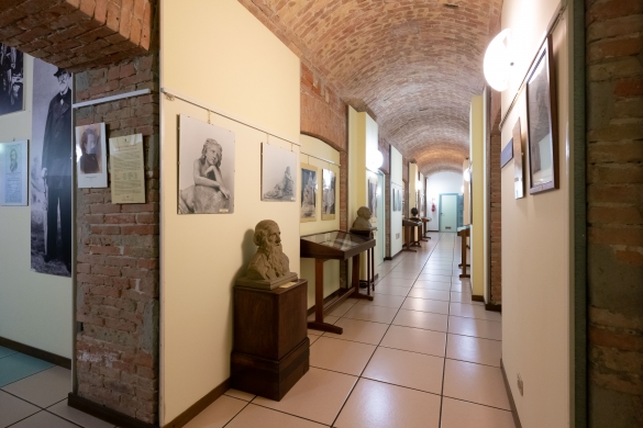 Collezione d'Arte Marzaroli: Esposizione permanente allestita presso la Biblioteca Civica Gian Domenico Romagnosi