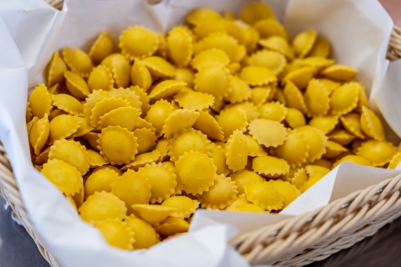 Anolini - Pasta ripiena al pane e formaggio, ricetta della tradizione: 