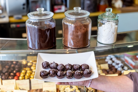 Prodotti DE.C.O. - Cioccolatini al sale di Salsomaggiore Terme: Produttore: Bar Gelateria I Portici di Salsomaggiore Terme. Foto Lorenzo Moreni.