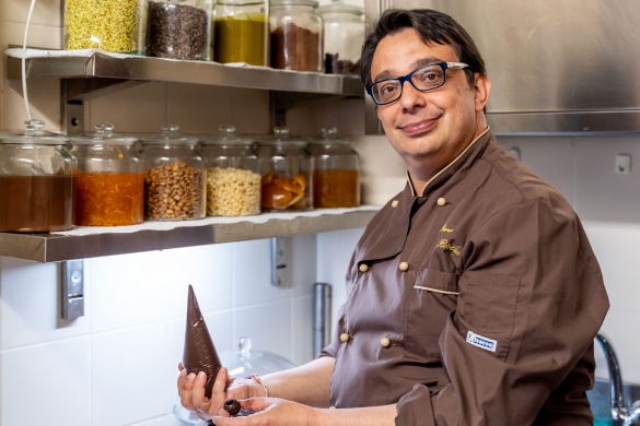 Marco Bioli, chocolatier salsese produttore dei cioccolatini tipici: Bar Gelateria I Portici di Salsomaggiore Terme. Foto Lorenzo Moreni.