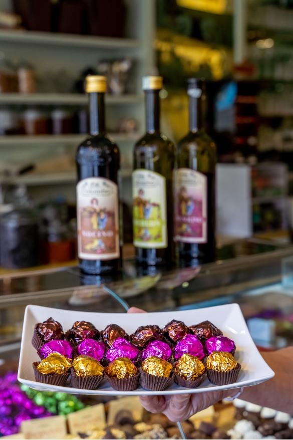 Prodotti DE.C.O. - Cioccolatini ai liquori tipici di Salsomaggiore Terme: Produttore: Bar Gelateria I Portici di Salsomaggiore Terme. Foto Lorenzo Moreni.